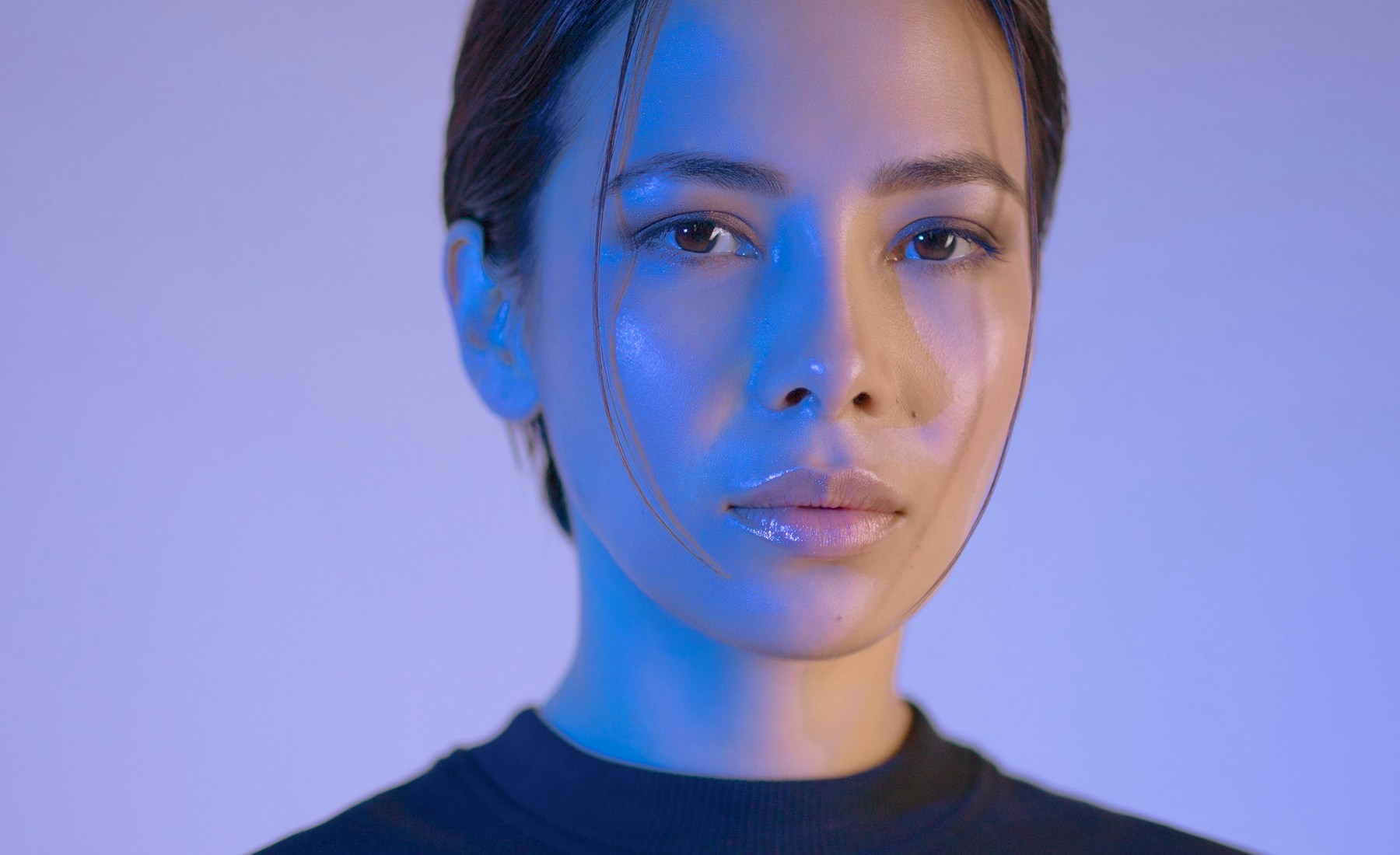 Portrait d'une femme en lumière naturelle